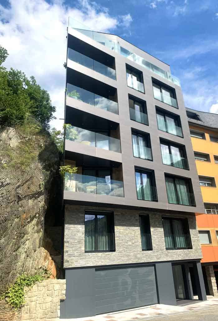 Fachada de los nuevos apartamentos del hotel